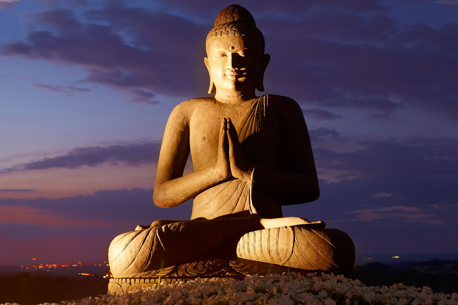 Будду игра. Будда Шакьямуни в нирване. Нирвана буддизм. Нирвана в индийской философии. Нирвана Шакьямуни спящий Будда.